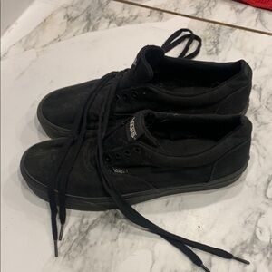 Vans Black Low-Top Sneakers Sleek Minimalist Design